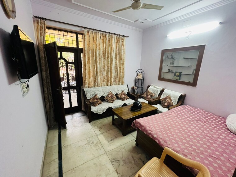 Living Room, malibu-shopping-arcade 1.5 Bedroom 600 Sq.Ft. Builder Floor In Sector 47 Gurgaon 9352241