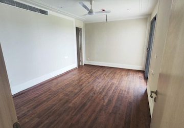 Room in 3.5 BHK Apartment at Sector 82 A – for Rent