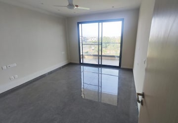 Room in 3.5 BHK Apartment at Sector 82 A – for Rent