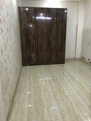 Room in 3 BHK Apartment at Himalaya Apartment Vasundhara, Vasundhara Sector 5 – for Sale