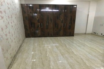 Room in 3 BHK Apartment at Himalaya Apartment Vasundhara, Vasundhara Sector 5 – for Sale