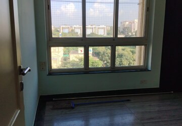 Room in 2 BHK Apartment at Hiranandani Estate, Ghodbunder Road – for Rent