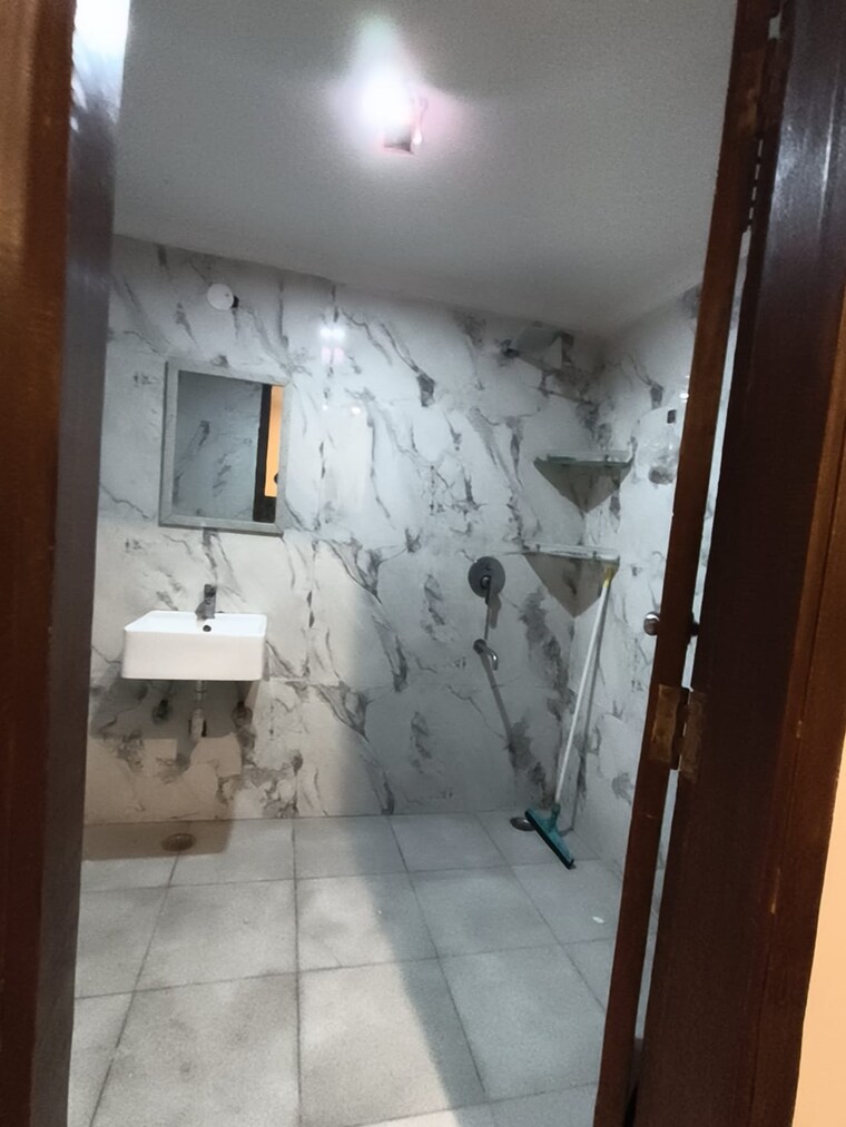 Bathroom, saket 1 Bedroom 450 Sq.Ft. Builder Floor In Saket Delhi 9352450