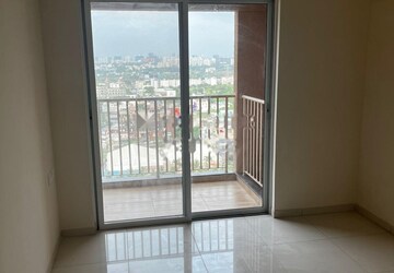 Room in 1 BHK Apartment at Godrej Green Vistas, Mahalunge – for Rent