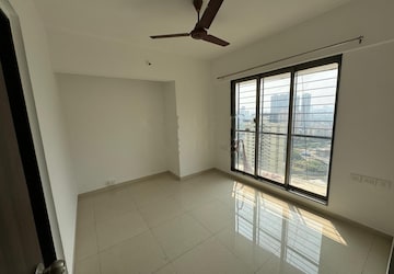 Room in 2 BHK Apartment at Sheth Avalon, Laxmi Nagar – for Rent