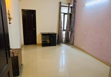 Room in 3 BHK Apartment at Jaipurias Sunrise Greens Zirakpur, Vip Road – for Rent