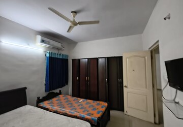 Bedroom in 2 BHK Builder Floor at Tellapur – for Rent