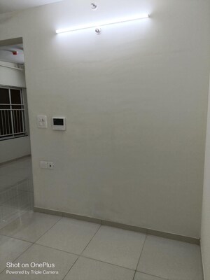 Room in 2.5 BHK Apartment at Kolte Patil R1 Life Republic, Hinjewadi – for Rent