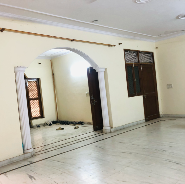 Room, sector 22 2.5 Bedroom 1200 Sq.Ft. Villa In Sector 22 Gurgaon 9352537