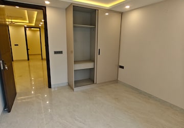 Room in 3 BHK Builder Floor at Sultanpur – for Rent