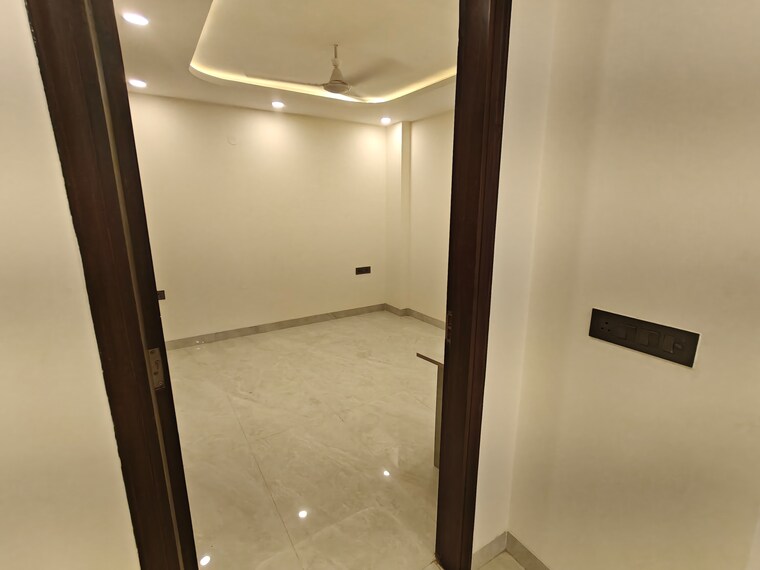 Bathroom, sultanpur 3 Bedroom 1200 Sq.Ft. Builder Floor In Sultanpur Delhi 9352549