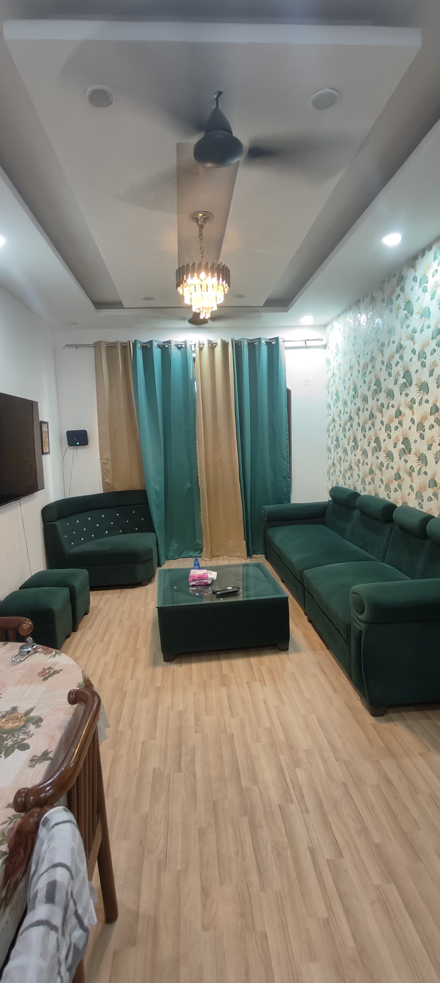 4 BHK + Servant Room 2200 Sq.Ft. Builder Floor in Ansal Plaza Gurgaon