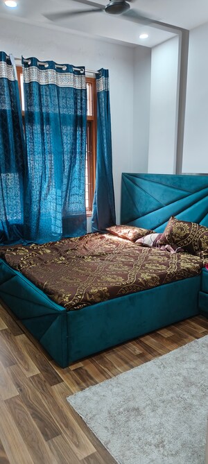 Bedroom in 4 BHK Builder Floor at Ansal Plaza Gurgaon, Palam Vihar – for Sale