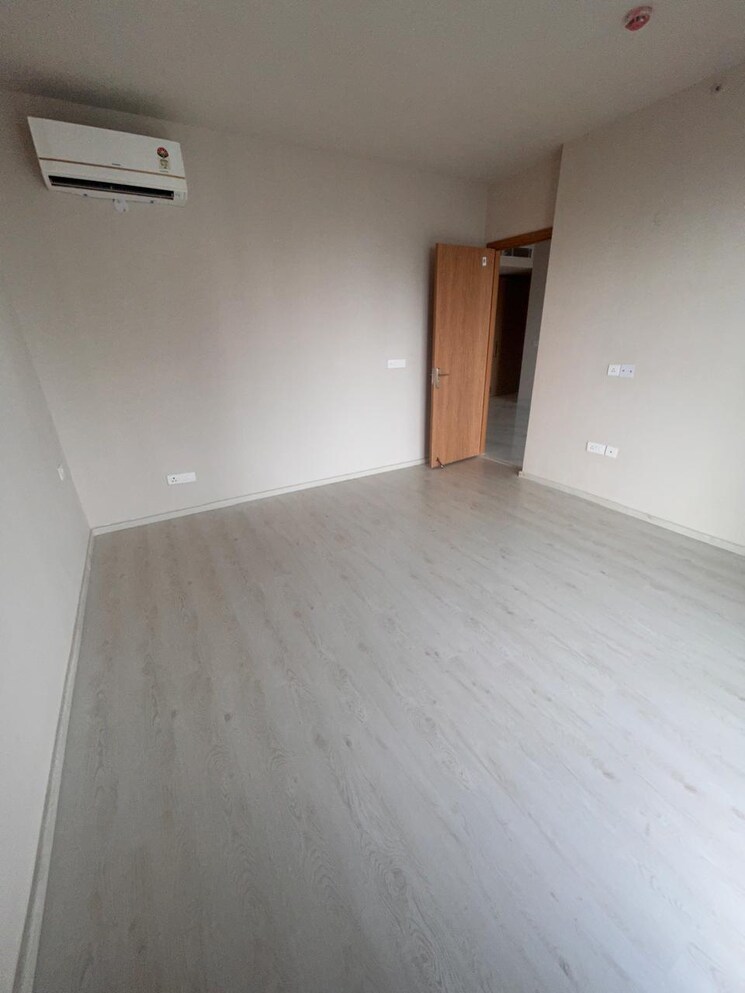 Room, hero-homes-gurgaon 2 Bedroom 1150 Sq.Ft. Apartment In Sector 104 Gurgaon 9352640