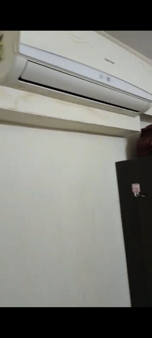 Room in 3 BHK Apartment at Platinum Space Saaga, Near Nirma University On Sg Highway – for Rent