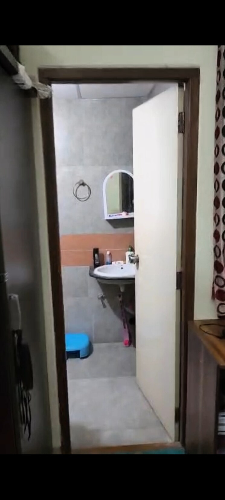 Bathroom, platinum-space-saaga 3 Bedroom 1710 Sq.Ft. Apartment In Near Nirma University On Sg Highway Ahmedabad 9352681