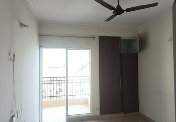 Room in 2 BHK Apartment at Himalaya Pride, Tech Zone 4 Greater Noida – for Rent