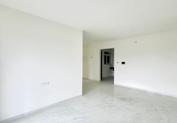 Room in 3 BHK Apartment at Sunshree Gold, Nibm Road – for Rent