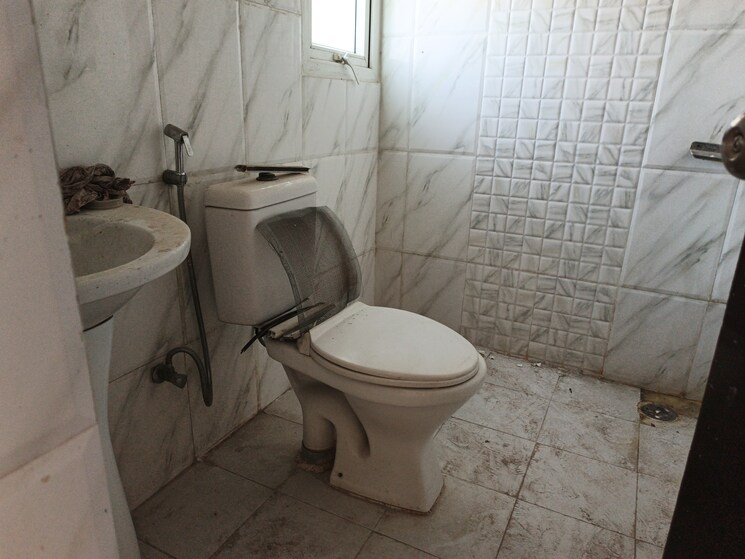 Bathroom, omkar-royal-nest 2 Bedroom 1095 Sq.Ft. Apartment In Tech Zone 4 Greater Noida Greater Noida 9352890