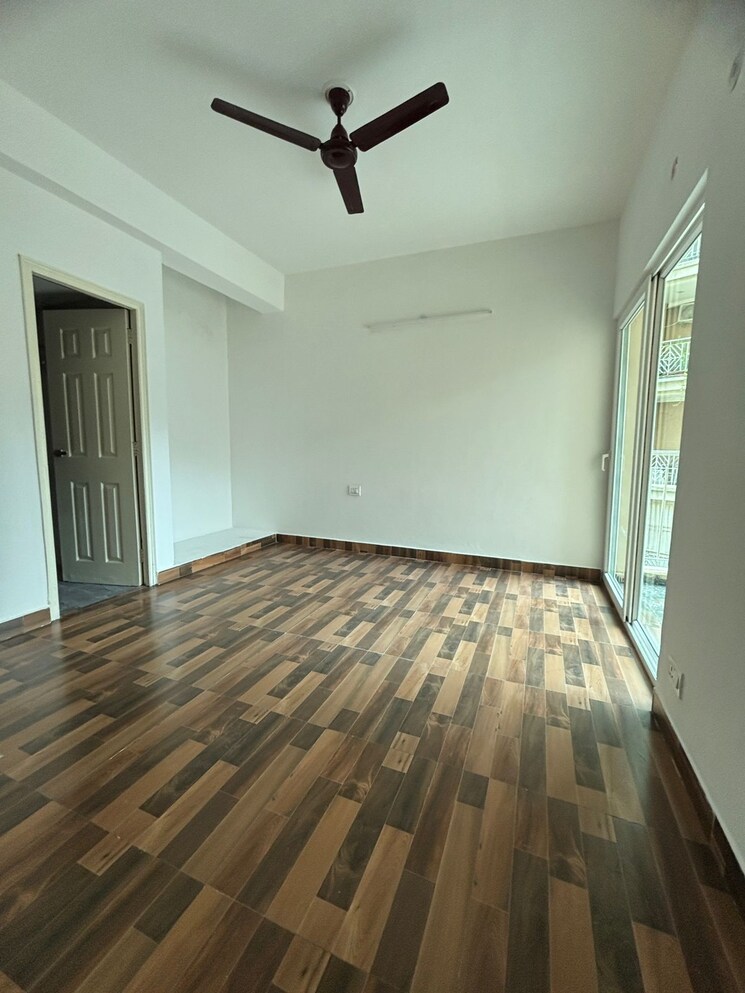 Bedroom, mahagun-mahagunpuram 3 Bedroom 1300 Sq.Ft. Apartment In Shastri Nagar Ghaziabad 9352828