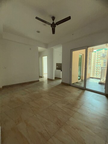 Room in 3 BHK Apartment at Mahagun Mahagunpuram, Shastri Nagar – for Sale