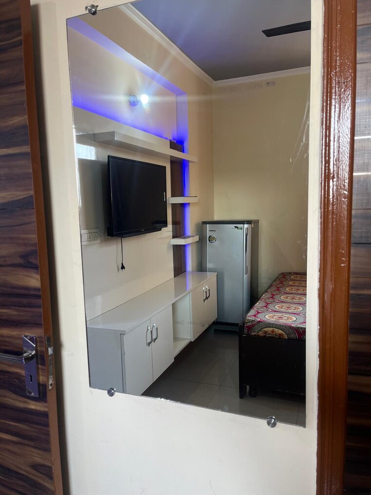 Room, milton-tower 2 Bedroom 1100 Sq.Ft. Apartment In Vip Road Zirakpur 9352990