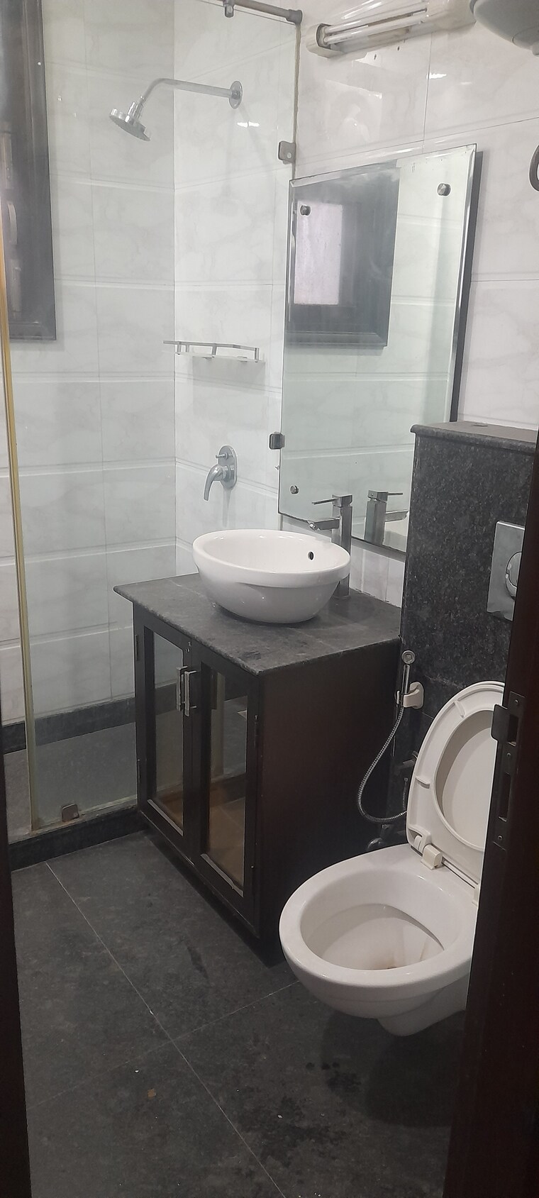 Bathroom, safdarjung enclave 3 Bedroom 200 Sq.Yd. Builder Floor In Safdarjung Enclave Delhi 9353078