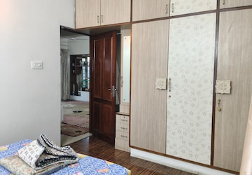 Bedroom in 5 BHK Builder Floor at Jayanagar – for Sale