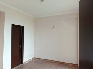 Room in 2 BHK Apartment at Amrapali Dream Valley, Tech Zone 4 Greater Noida – for Rent