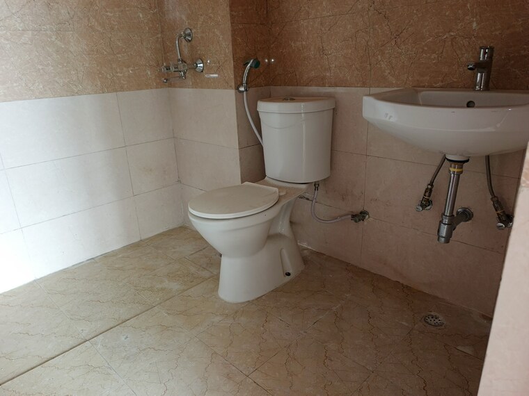 Bathroom, amrapali-dream-valley 2 Bedroom 1215 Sq.Ft. Apartment In Tech Zone 4 Greater Noida Greater Noida 9353205
