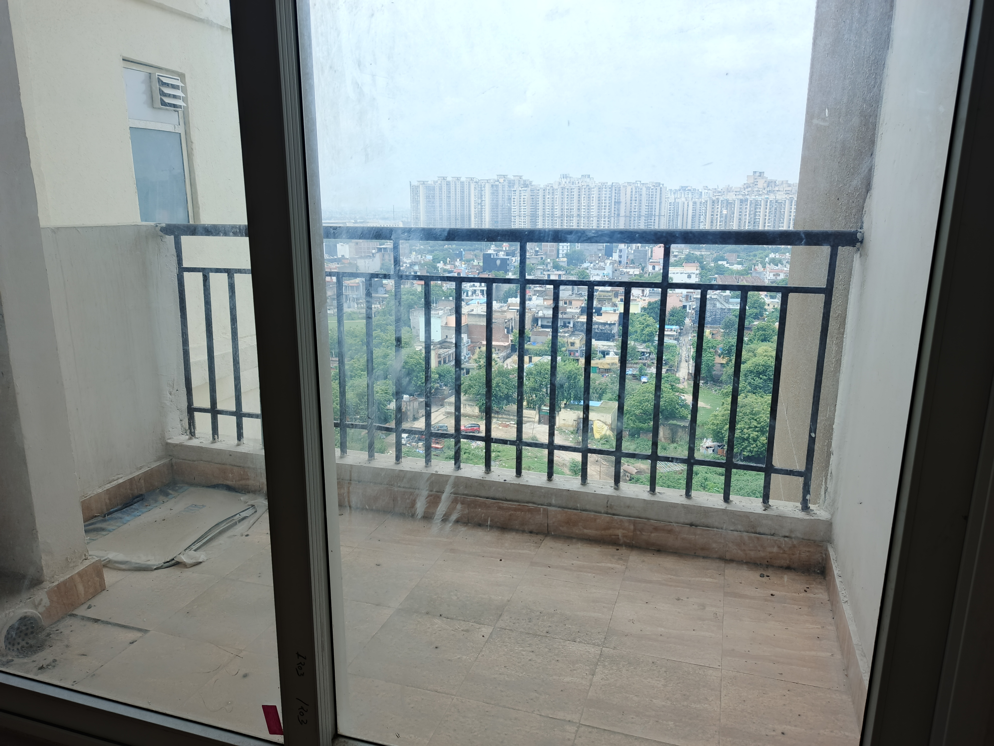 2 BHK + Study Room Apartment For Rent in Amrapali Dream Valley