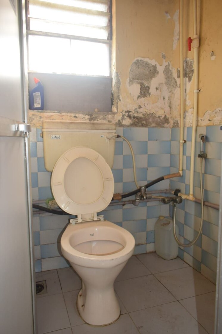 Bathroom, jogani-industrial-complex Commercial Office Space 483 Sq.Ft. In Sion Mumbai 9353141