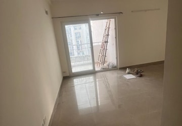 Room in 3 BHK Apartment at Antriksh Golf View, Sector 78 – for Rent