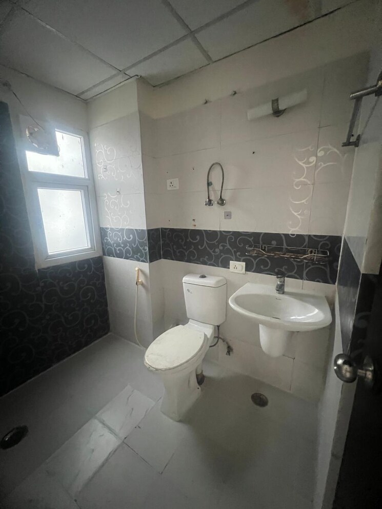 Bathroom, antriksh-golf-view 3 Bedroom 1480 Sq.Ft. Apartment In Sector 78 Noida 9353212
