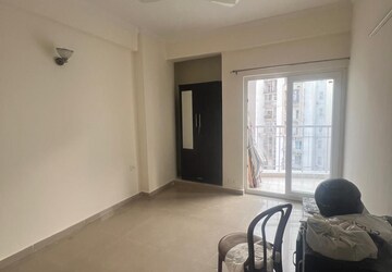 Room in 3 BHK Apartment at Antriksh Golf View, Sector 78 – for Rent