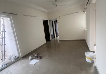 Room in 3 BHK Apartment at Antriksh Golf View, Sector 78 – for Rent