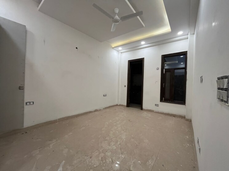 Room, chattarpur 3 Bedroom 135 Sq.Yd. Builder Floor In Chattarpur Delhi 9353033