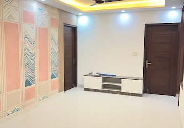 Room in 4 BHK Builder Floor at Parklands, Sector 85 – for Sale