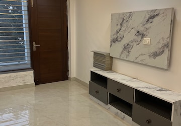 Room in 4 BHK Builder Floor at Parklands, Sector 85 – for Sale