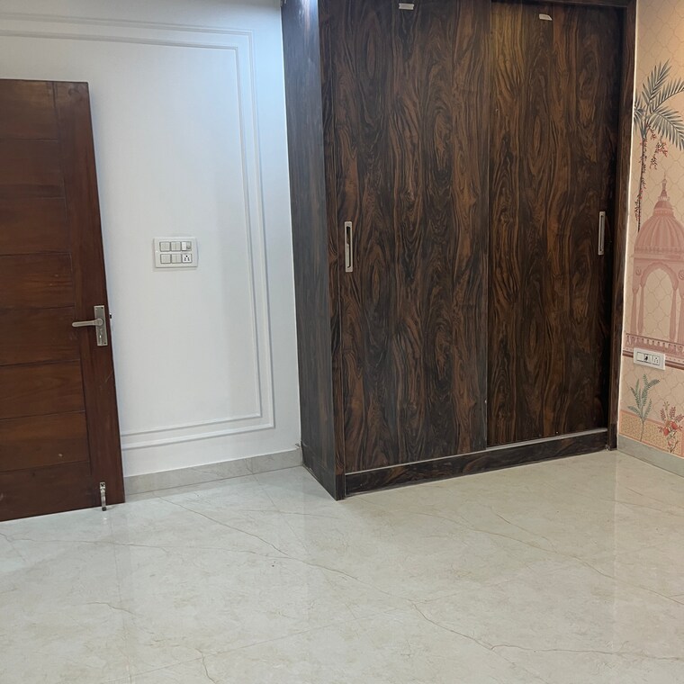 Room, parklands 4 Bedroom 324 Sq.Yd. Builder Floor In Sector 85 Faridabad 9353377