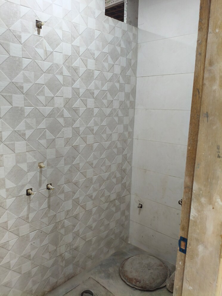 Bathroom, sector 89 2 Bedroom 80 Sq.Yd. Builder Floor In Sector 89 Noida 9353570