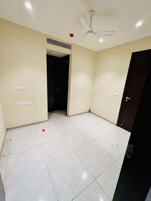 Room in 3.5 BHK Apartment at Sector 82 A – for Rent