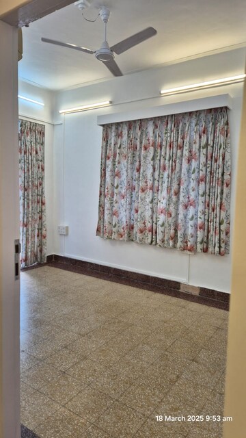 Room in 1 BHK Apartment at Churchgate Mansion, Churchgate – for Rent