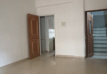 Room in 2 BHK Apartment at Hillslope CHS, Pali Hill – for Rent