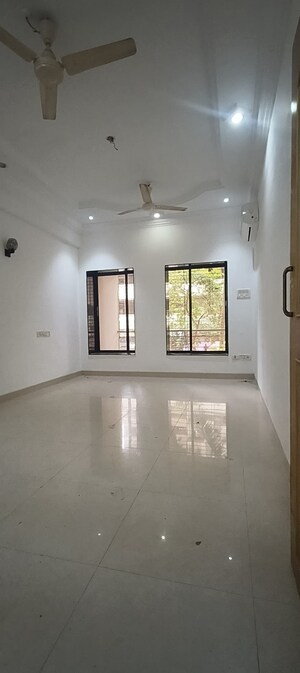 Room in 2 BHK Apartment at Hillslope CHS, Pali Hill – for Rent
