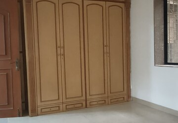 Room in 2 BHK Apartment at Hillslope CHS, Pali Hill – for Rent