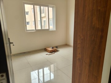 Room in 3 BHK Apartment at SNN Raj Grandeur, Bommanahalli – for Rent