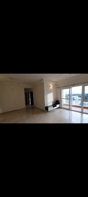 Room in 3.5 BHK Apartment at Prestige Pine Wood, Koramangala – for Rent