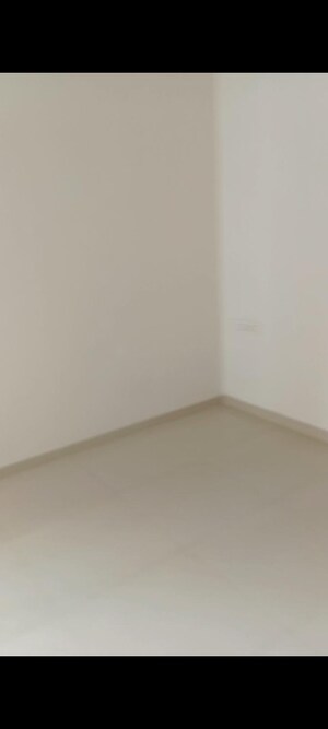 Room in 2 BHK Apartment at Runwal Eirene, Balkum Pada – for Rent