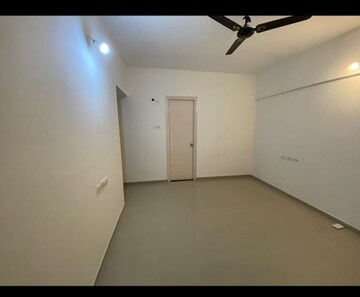 Room in 2 BHK Apartment at Kolte Patil Downtown Beryl, Kharadi – for Rent